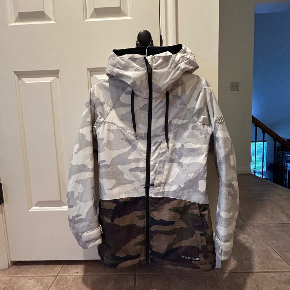 Womens 686 insulated ski parka-